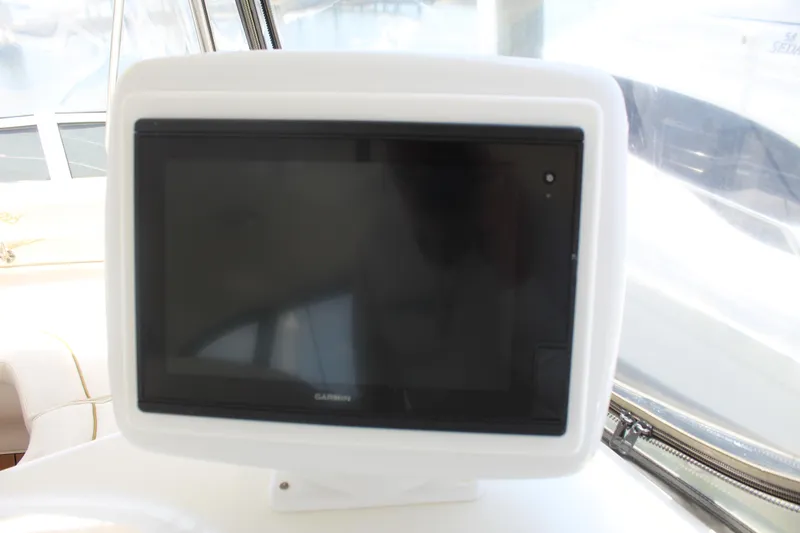 Slide: The Image of Display screen on 2000 Sea Ray 480 Sedan Bridge yacht dashboard. - 14