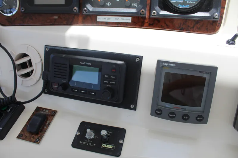 Slide: The Image of Control panel of a 2000 Sea Ray 480 Sedan Bridge with navigation equipment. - 21