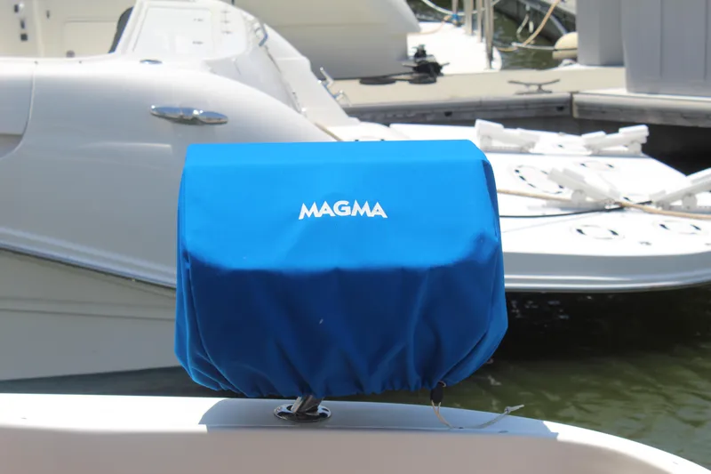 Slide: The Image of Blue Magma grill cover on a 2000 Sea Ray 480 Sedan Bridge yacht. - 7
