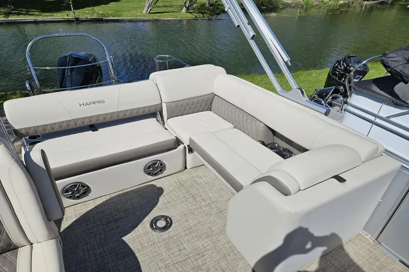 Slide: The Image of Harris 230CX 2022 - 10