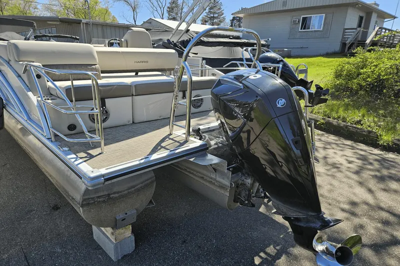 Slide: The Image of Harris 230CX 2022 - 16