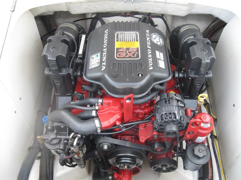Slide: The Image of 2012 Chaparral 206 SSi boat engine, Volvo Penta 4.3 GXI, detailed view. - 25
