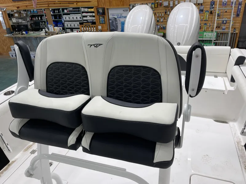 Slide: The Image of Tidewater 272 LXF 2025 - 16