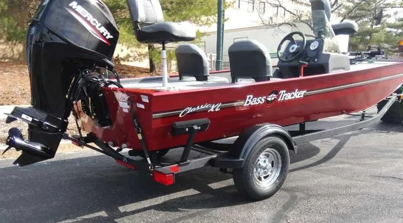 Slide: The Image of Tracker Bass Tracker Classic XL 2025 - 61