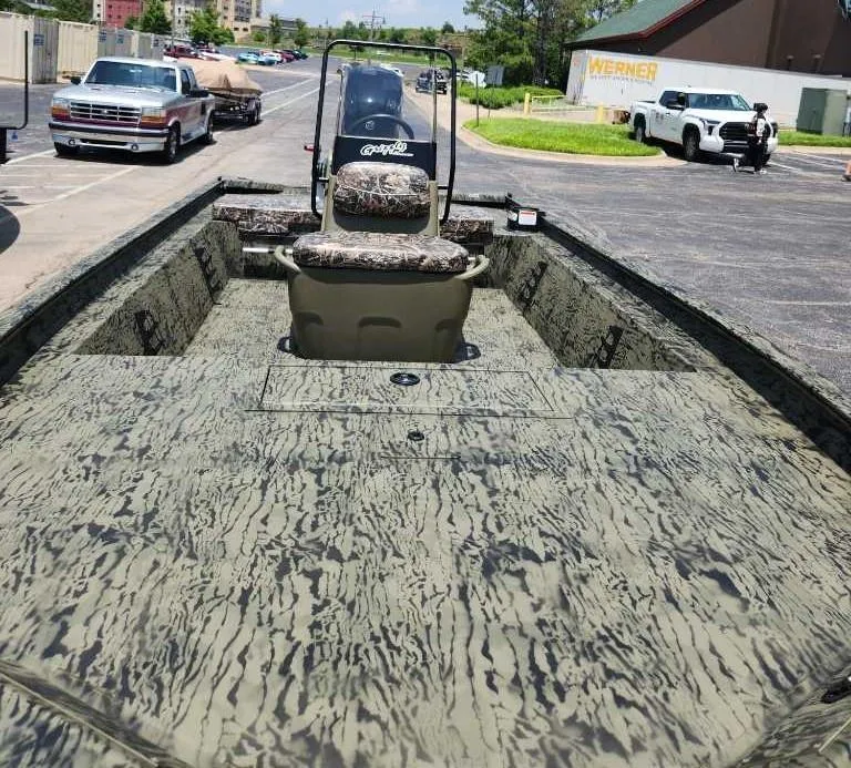 Slide: The Image of Tracker Grizzly 1860 CC 2025 - 2