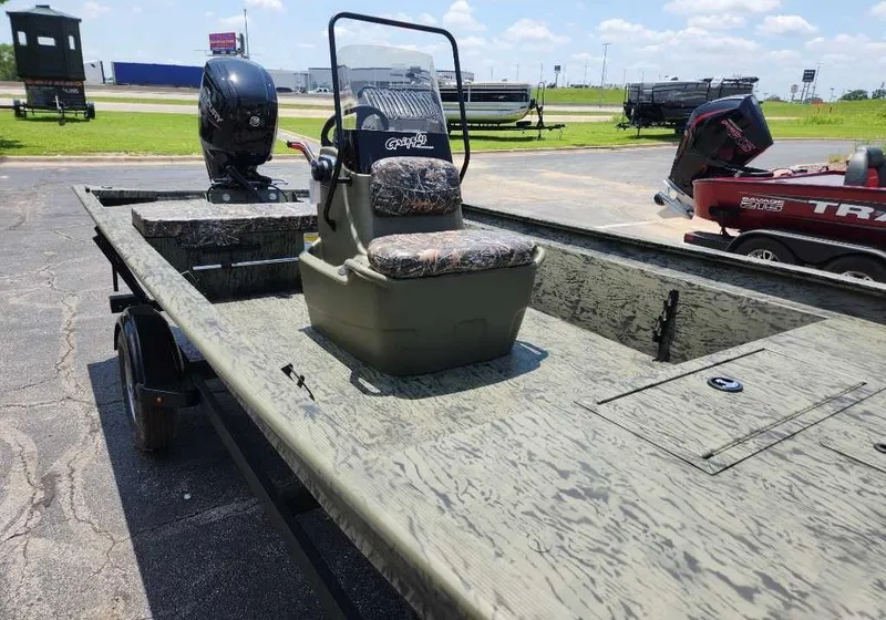 Slide: The Image of Tracker Grizzly 1860 CC 2025 - 3