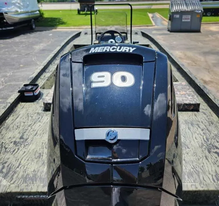 Slide: The Image of Tracker Grizzly 1860 CC 2025 - 4