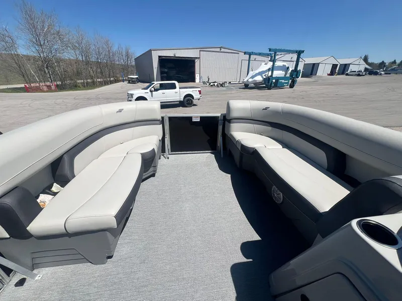 Slide: The Image of 2022 Starcraft EX 20C 6 - 6