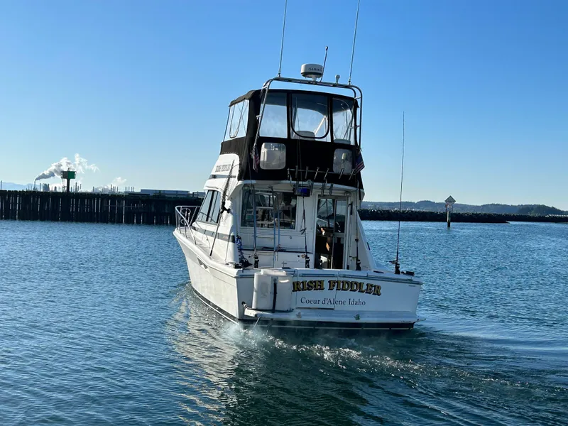 Slide: The Image of Riviera 34 Convertible boat from 2000 on water, clear sky background. - 7