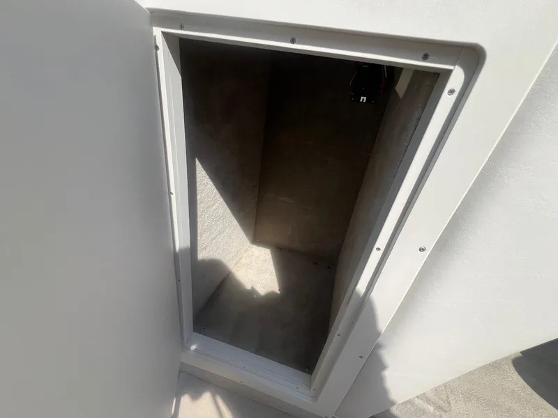 Slide: The Image of Crownline Boats 266 BR 2004 - 14