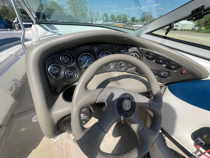 Slide: The Image of Crownline Boats 266 BR 2004 - 17