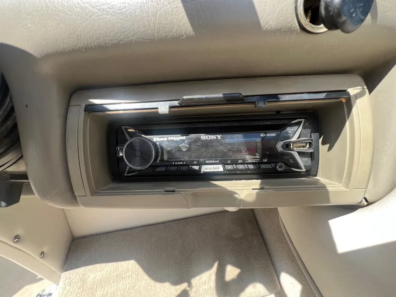 Slide: The Image of Crownline Boats 266 BR 2004 - 18