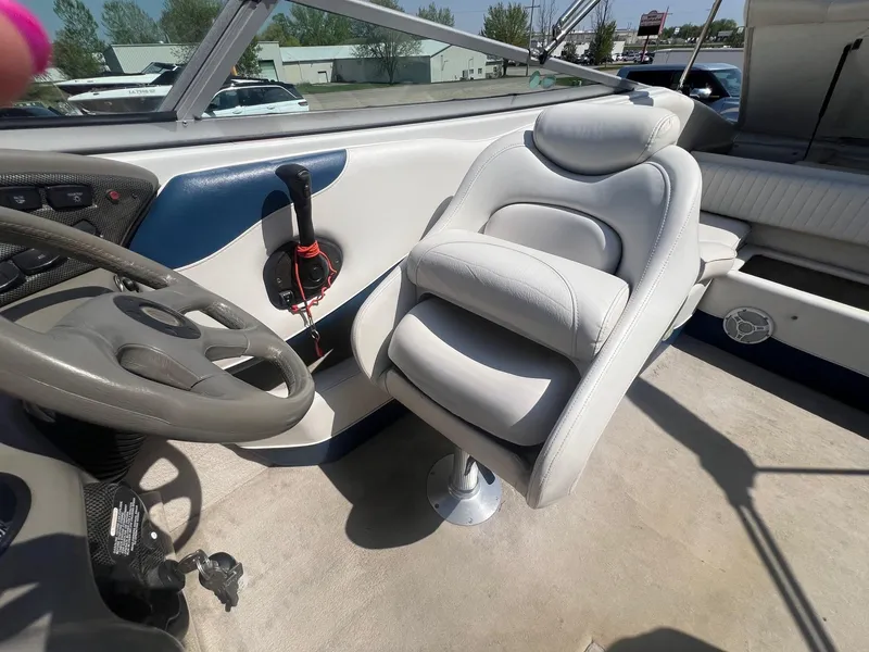 Slide: The Image of Crownline Boats 266 BR 2004 - 19