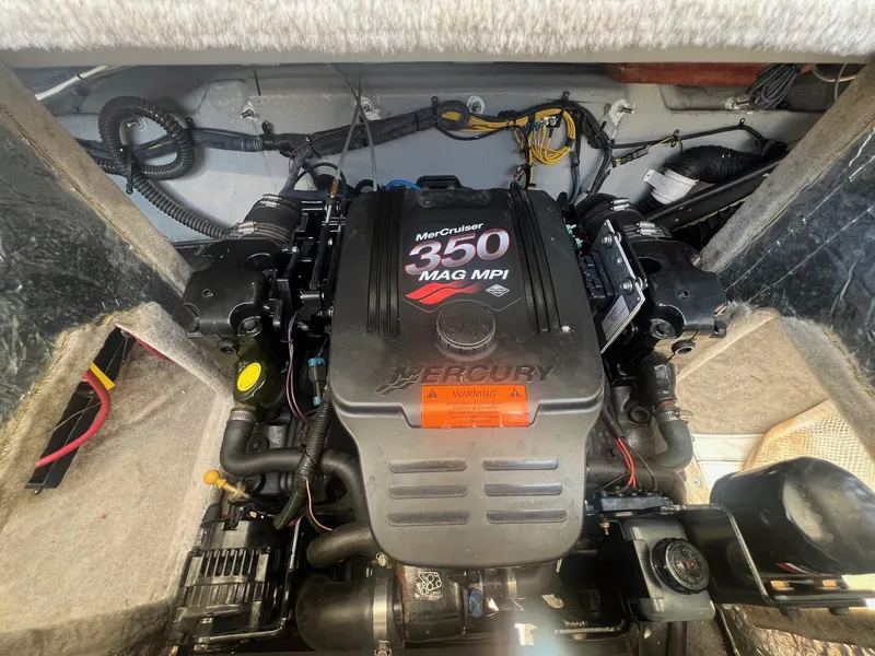 Slide: The Image of Crownline Boats 266 BR 2004 - 23