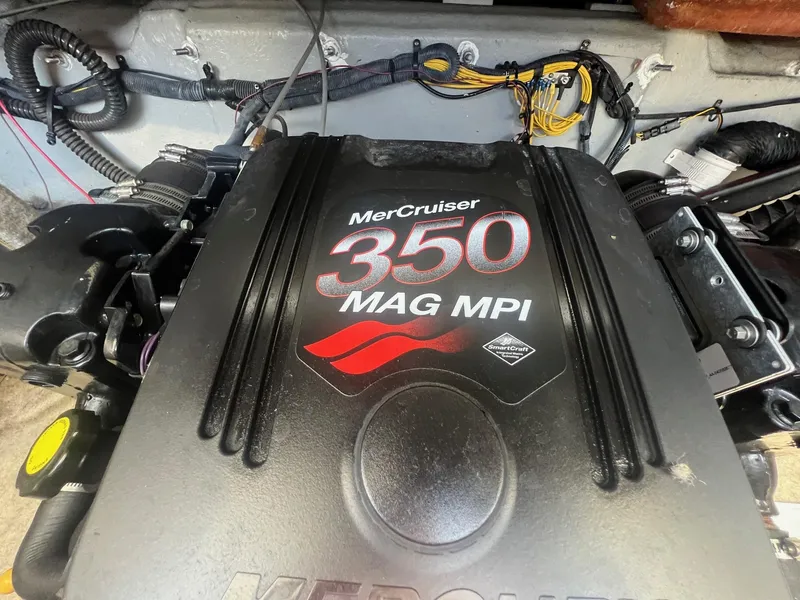 Slide: The Image of Crownline Boats 266 BR 2004 - 24