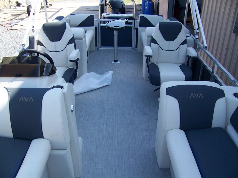 Slide: The Image of 2025 Avalon VENTURE QUAD LOUNGER interior with luxurious seating and modern design. - 5
