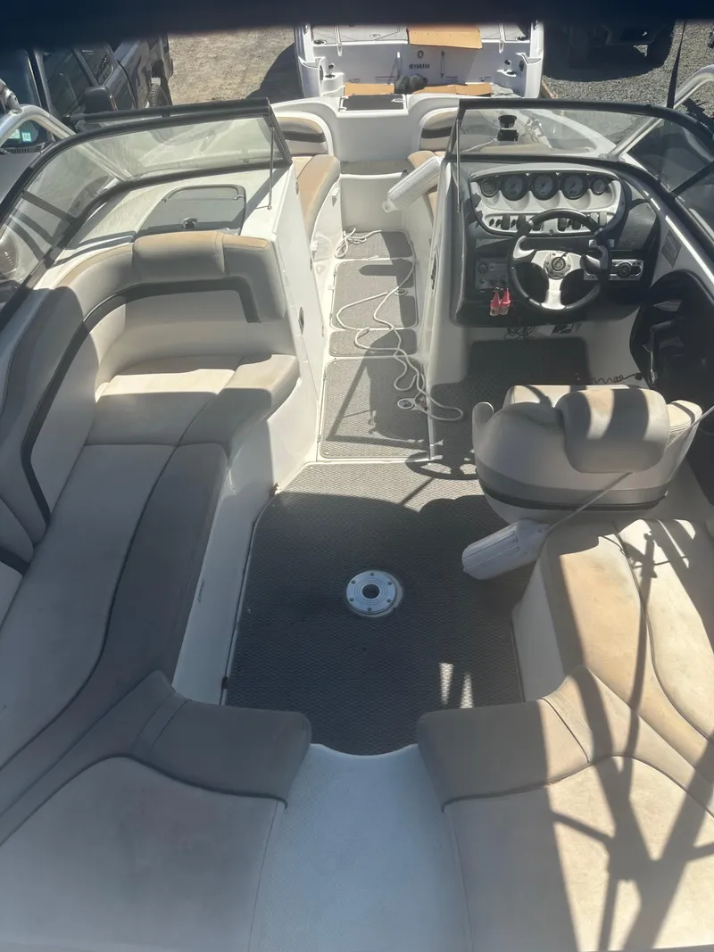 Slide: The Image of 2010 Yamaha Boats 212SS interior with seating and steering console. - 23