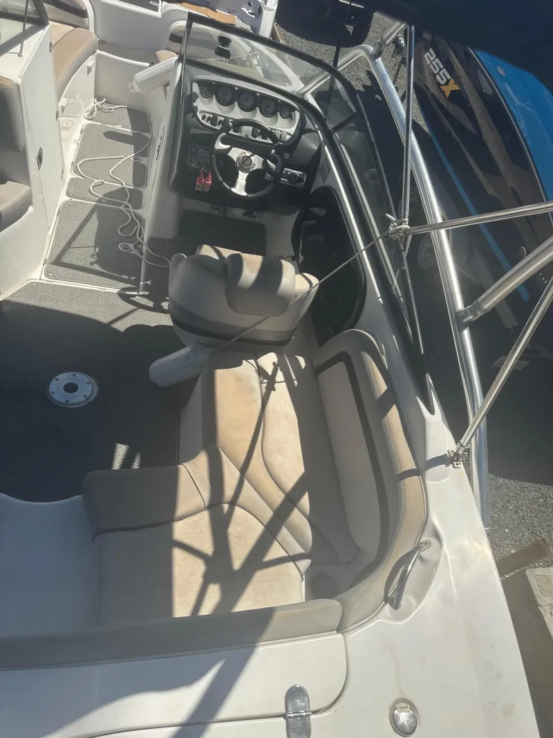 Slide: The Image of 2010 Yamaha Boats 212SS interior with seating and steering console. - 25