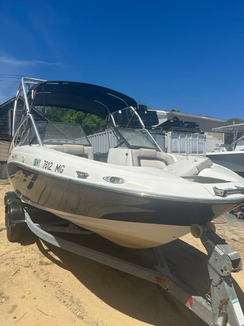 Slide: The Image of 2010 Yamaha Boats 212SS on trailer under clear blue sky. - 3