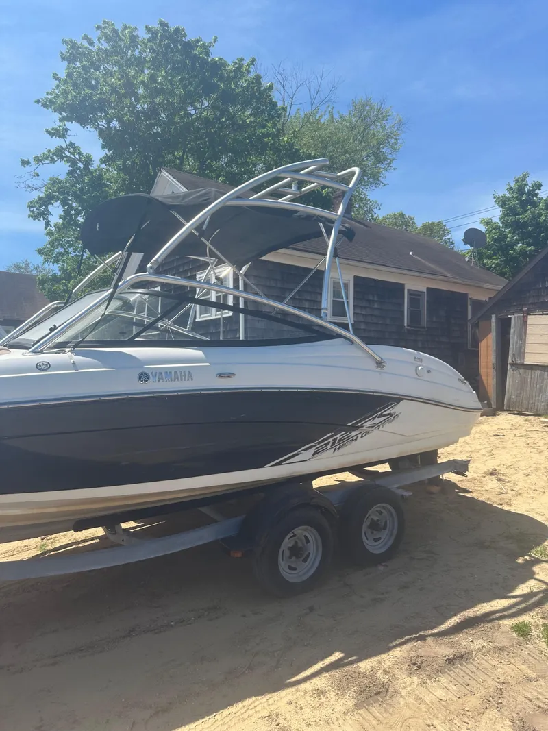 Slide: The Image of 2010 Yamaha Boats 212SS on trailer, parked outdoors near a house. - 6
