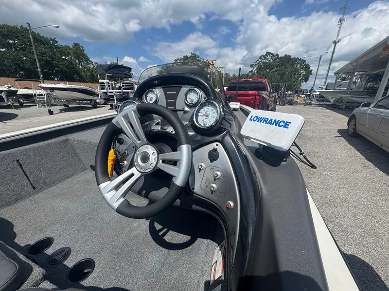 Slide: The Image of Tracker Pro Team 190 TX 2020 - 54