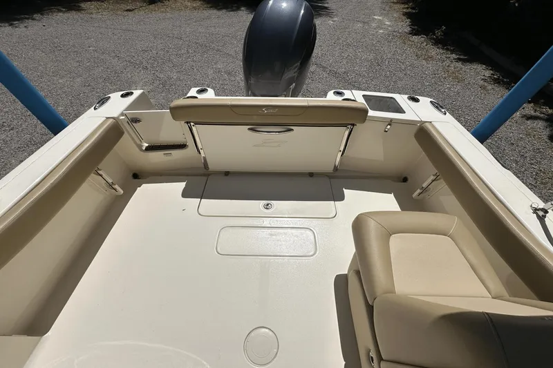 Slide: The Image of Scout 215 Dorado 2021 - 13