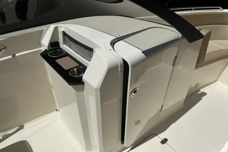 Slide: The Image of Scout 215 Dorado 2021 - 18