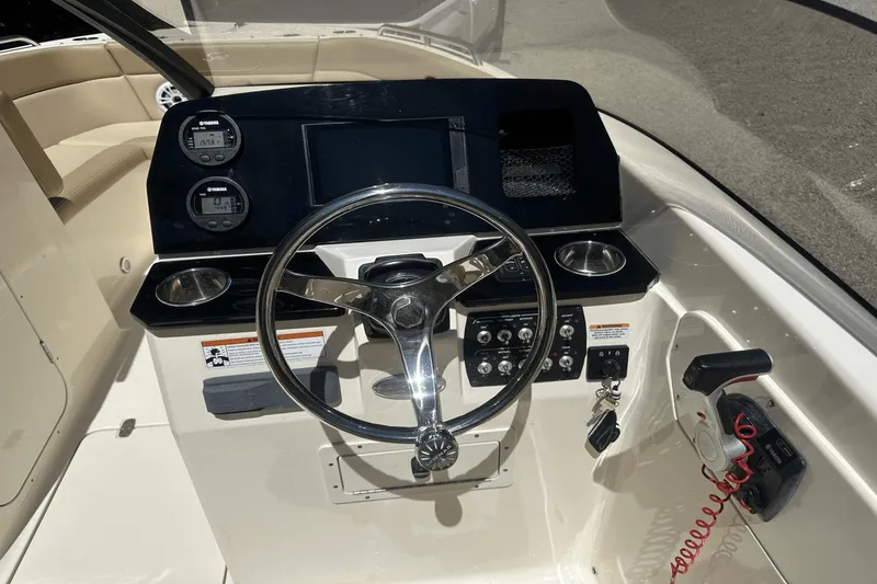 Slide: The Image of Scout 215 Dorado 2021 - 20