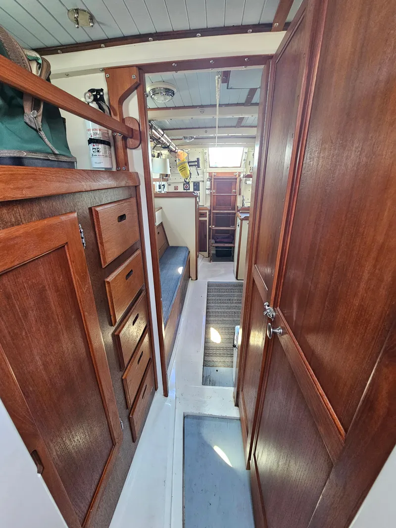 Slide: The Image of Westsail 32 1974 - 15