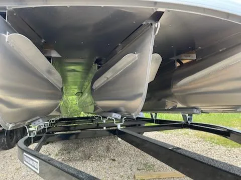 Slide: The Image of Underneath view of 2025 Sweetwater 2286SFL pontoon boat on a trailer. - 8