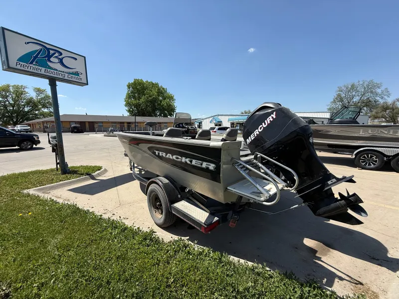 Slide: The Image of 2003 Tracker Targa 18 SC boat with Mercury engine at Premier Boating Center. - 4