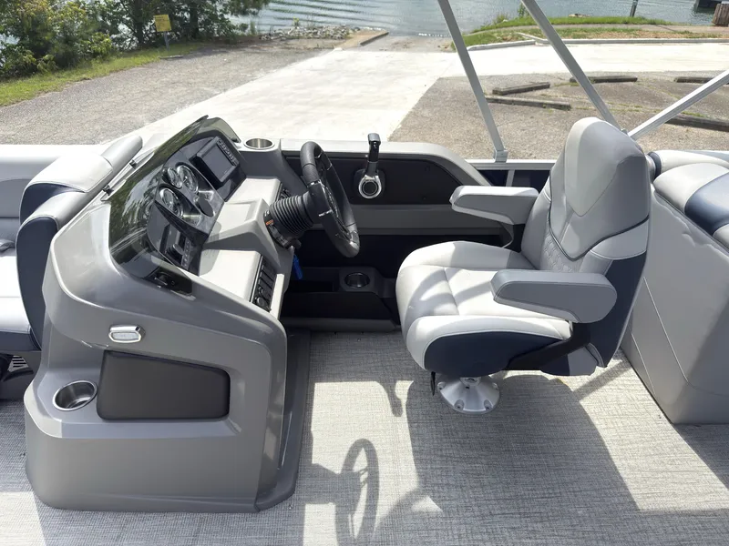Slide: The Image of 2025 Tahoe LTZ Quad Lounger 23 boat interior with modern helm and comfortable captain's chair. - 6