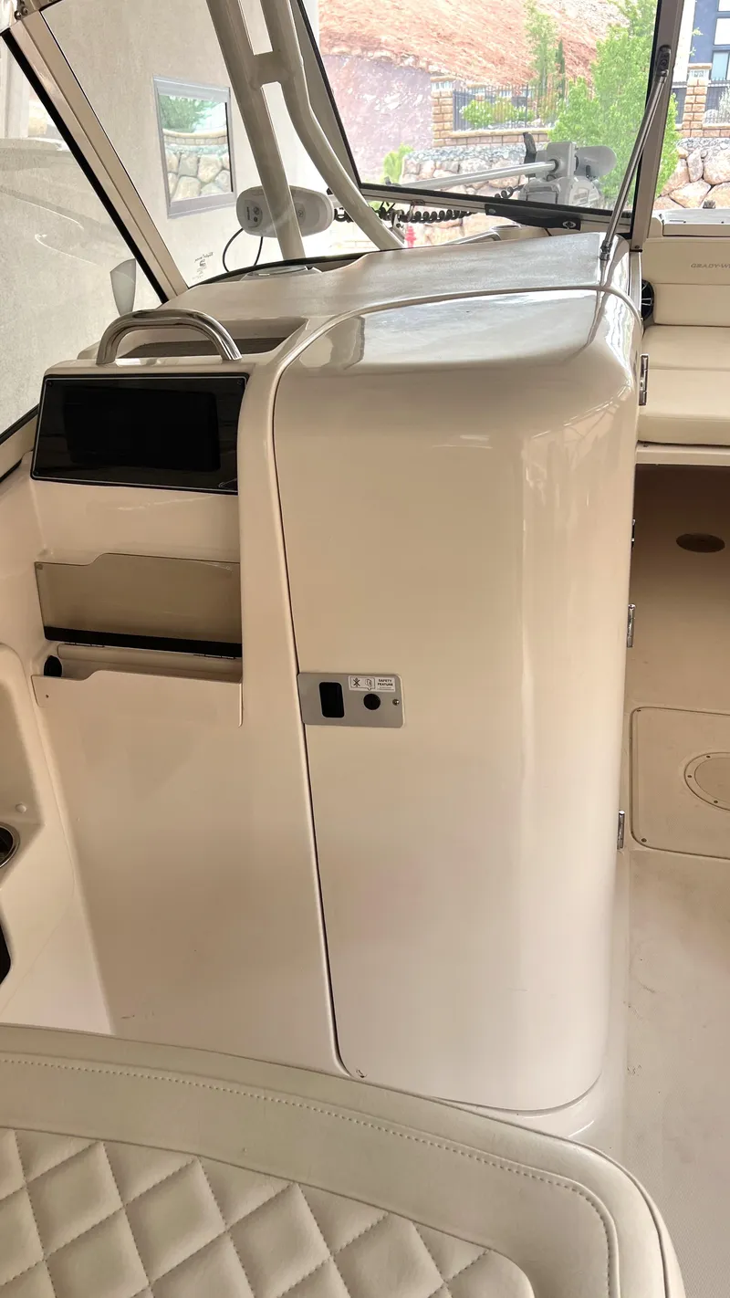 Slide: The Image of Interior of a 2021 Grady-White Freedom 275 boat. - 13