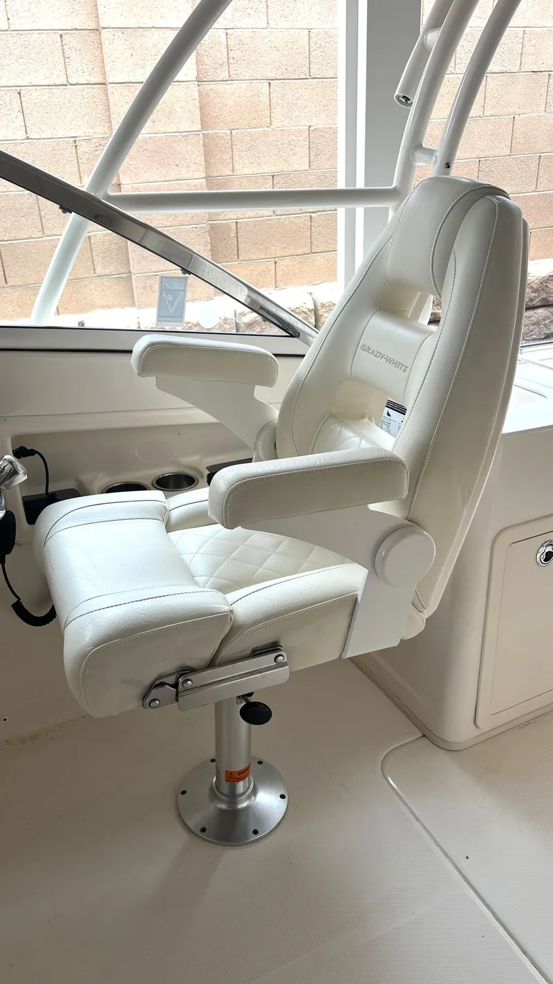 Slide: The Image of Grady-White Freedom 275 2021, luxurious white captain's chair. - 18