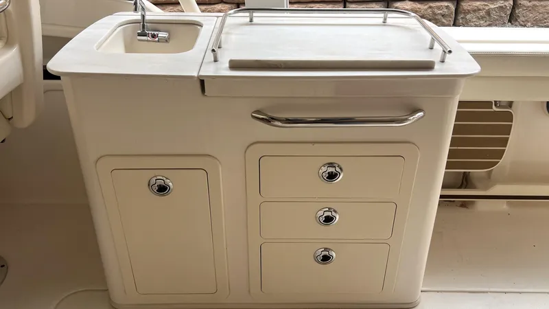 Slide: The Image of Galley area on Grady-White Freedom 275 boat, 2021 model. - 19