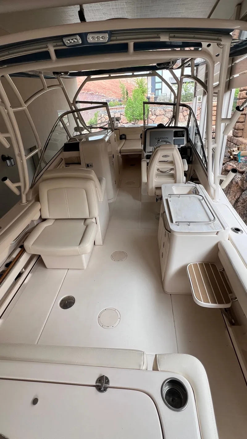 Slide: The Image of Interior of a 2021 Grady-White Freedom 275 boat. - 27