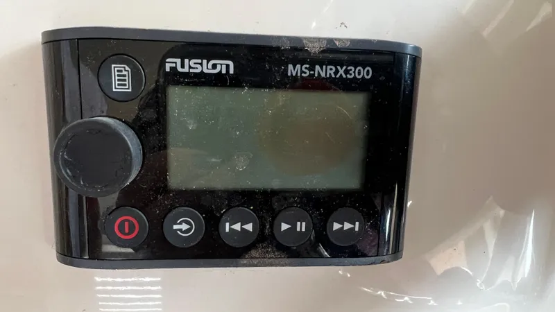 Slide: The Image of Fusion MS-NRX300 controller on Grady-White Freedom 275, 2021. - 43