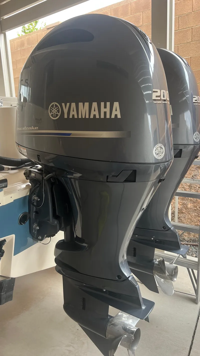 Slide: The Image of Yamaha outboard engines on Grady-White Freedom 275, year 2021. - 5