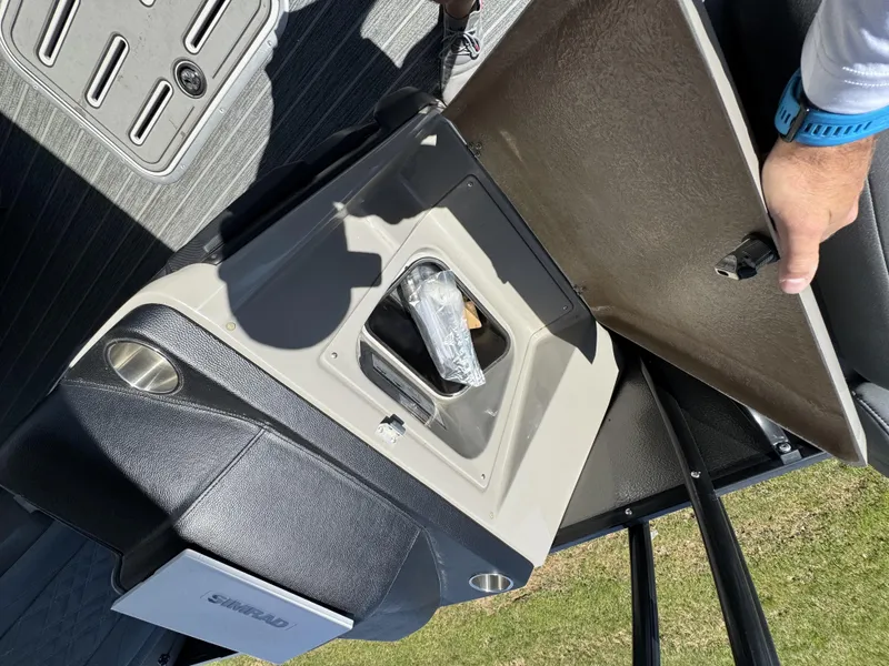 Slide: The Image of Premier ESCALANTE 330 2025 - 11