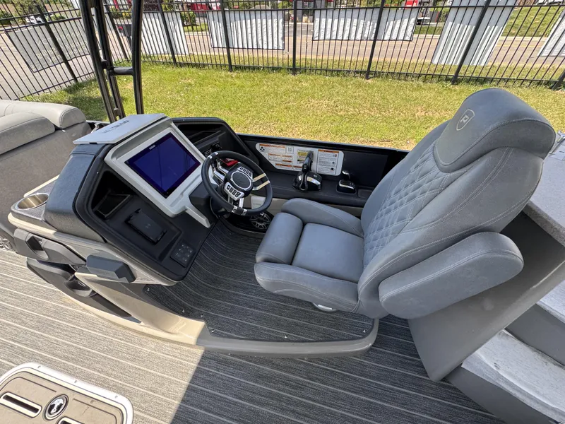 Slide: The Image of Premier ESCALANTE 330 2025 - 13