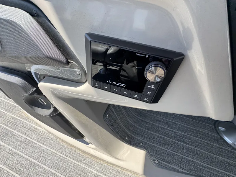 Slide: The Image of Premier ESCALANTE 330 2025 - 17