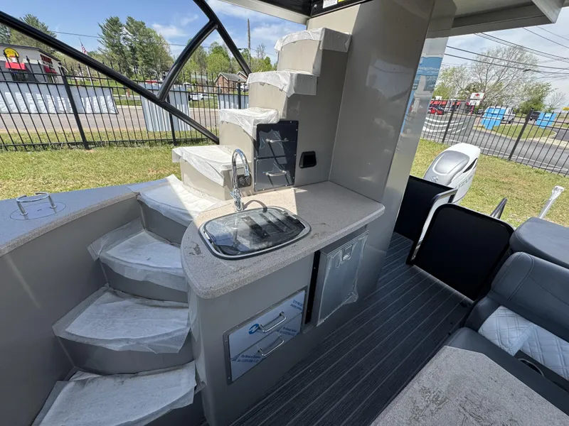 Slide: The Image of Premier ESCALANTE 330 2025 - 19