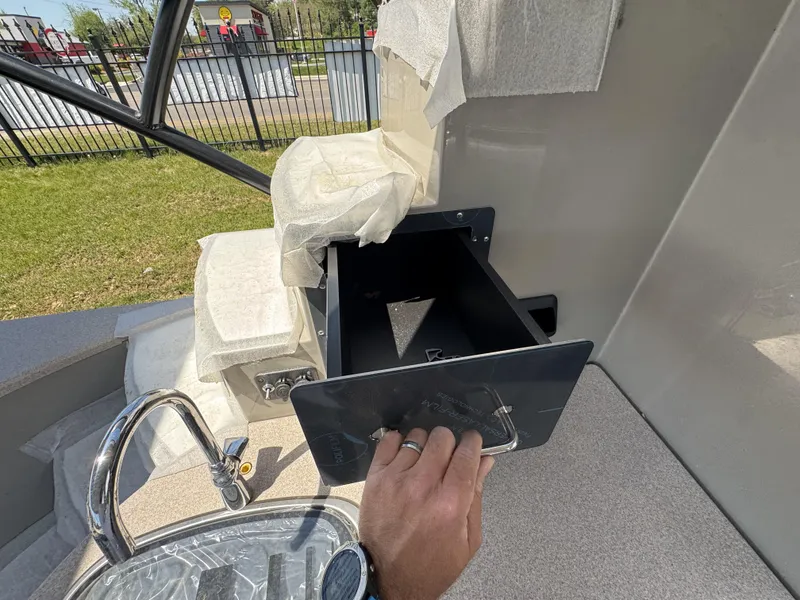 Slide: The Image of Premier ESCALANTE 330 2025 - 20