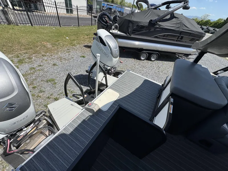 Slide: The Image of Premier ESCALANTE 330 2025 - 25