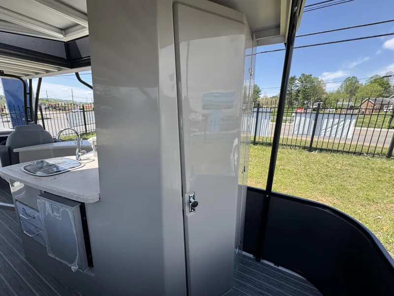 Slide: The Image of Premier ESCALANTE 330 2025 - 27