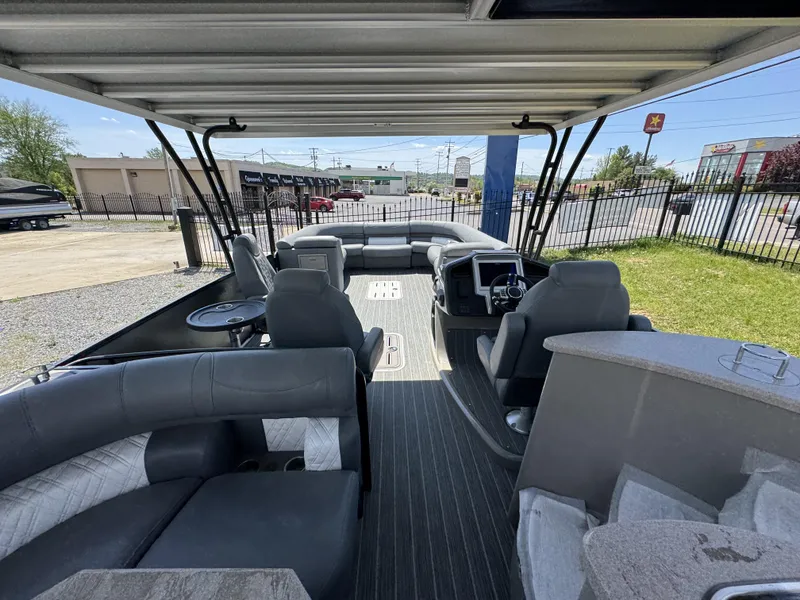 Slide: The Image of Premier ESCALANTE 330 2025 - 31