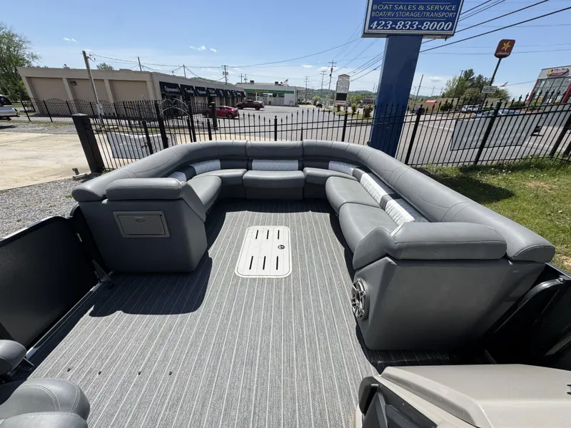 Slide: The Image of Premier ESCALANTE 330 2025 - 32