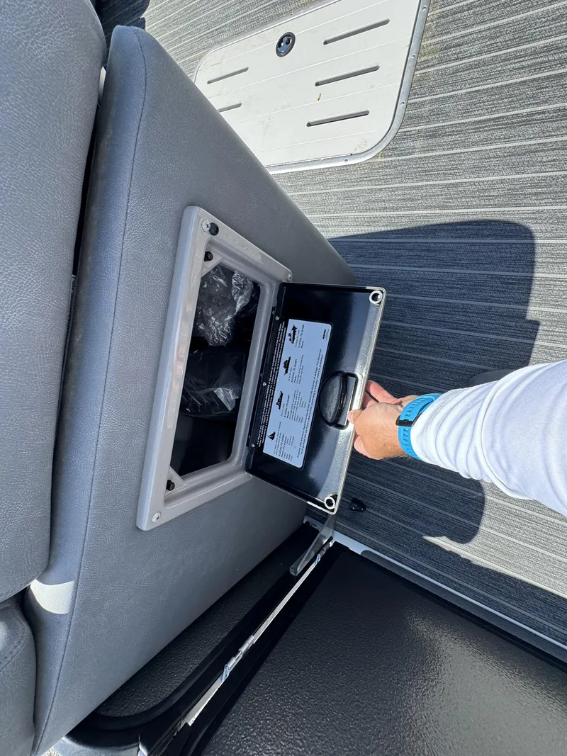 Slide: The Image of Premier ESCALANTE 330 2025 - 34