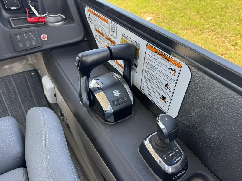 Slide: The Image of Premier ESCALANTE 330 2025 - 35