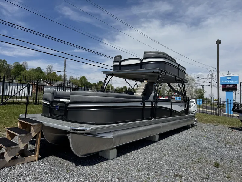 Slide: The Image of Premier ESCALANTE 330 2025 - 37